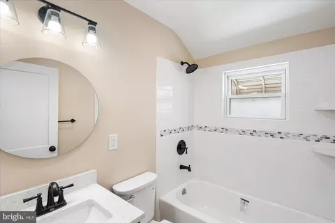 Bath - 1907 Guy Way, Dundalk, MD 21222 photo 2 of 4