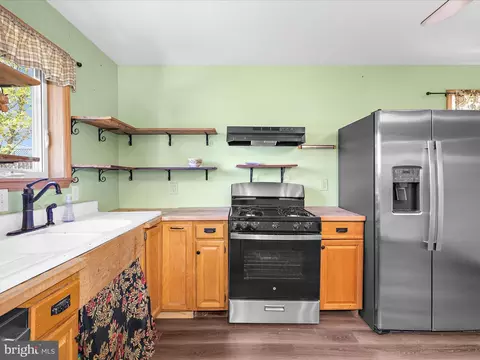 Kitchen - 20 Hazel Ave, Halethorpe, MD 21227 photo 2 of 3