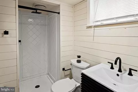Bath - 1060 Elm Rd, Halethorpe, MD 21227 photo 2 of 2