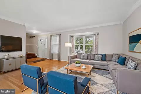 Living - 39 Winehurst Rd, Catonsville, MD 21228 photo 1 of 5