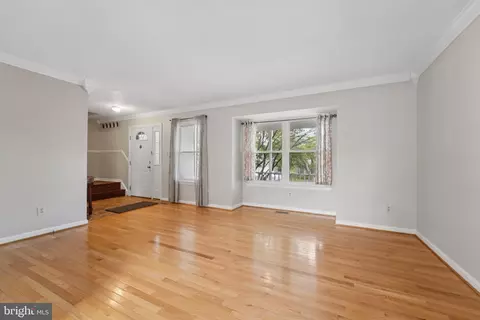Living - 39 Winehurst Rd, Catonsville, MD 21228 photo 2 of 5