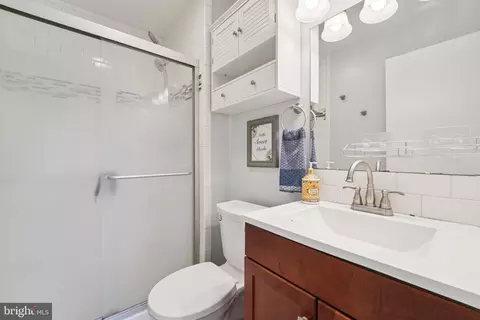 Bath - 39 Winehurst Rd, Catonsville, MD 21228 photo 2 of 4