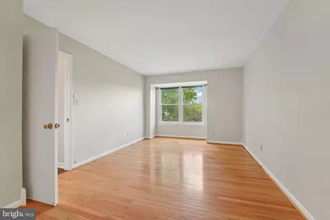 Living - 39 Winehurst Rd, Catonsville, MD 21228 photo 4 of 5