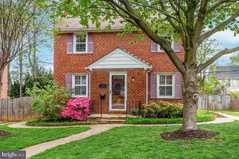 33 Dunmore Rd, Catonsville, MD 21228