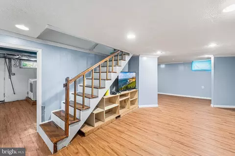 Entry Way - 7006 Paris Rd, Baltimore, MD 21207 photo 3 of 4