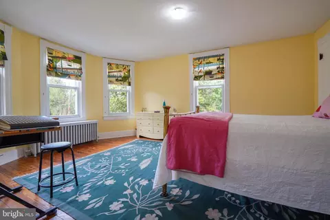 Bedroom - 4943 Cedar Ave, Halethorpe, MD 21227 photo 4 of 6