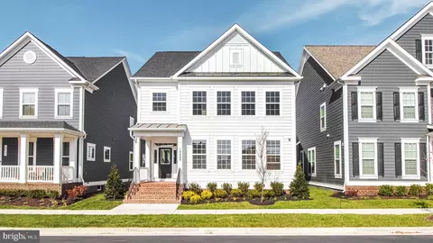 10661 Wennington St, Middle River, MD 21220