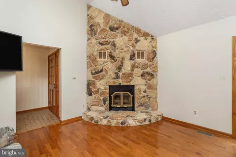 Living - 4116 Mount Carmel Rd, Upperco, MD 21155 photo 4 of 6
