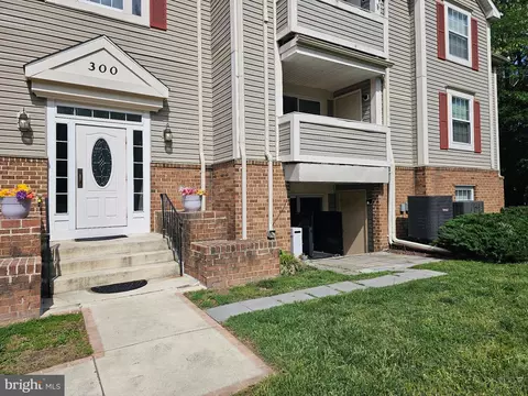 306 Long Cove Ln #D, Essex, MD 21221