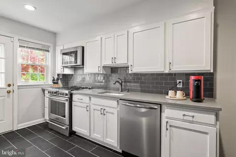 Kitchen - 424 Chumleigh Rd, Baltimore, MD 21212 photo 2 of 3