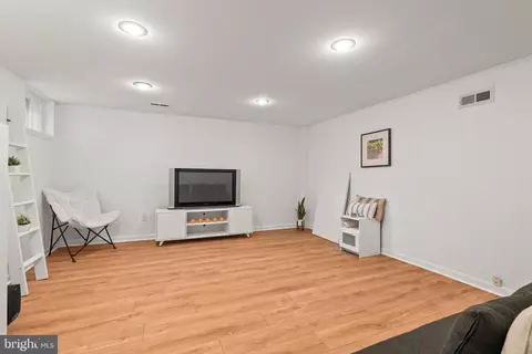 Living - 424 Chumleigh Rd, Baltimore, MD 21212 photo 2 of 2