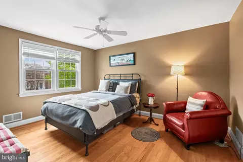 Bedroom - 424 Chumleigh Rd, Baltimore, MD 21212 photo 1 of 6