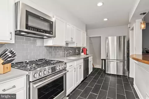 Kitchen - 424 Chumleigh Rd, Baltimore, MD 21212 photo 3 of 3