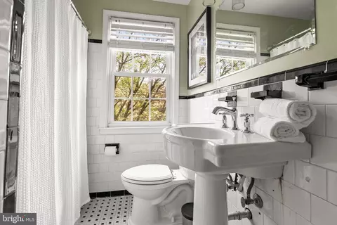 Bath - 424 Chumleigh Rd, Baltimore, MD 21212 photo 1 of 1