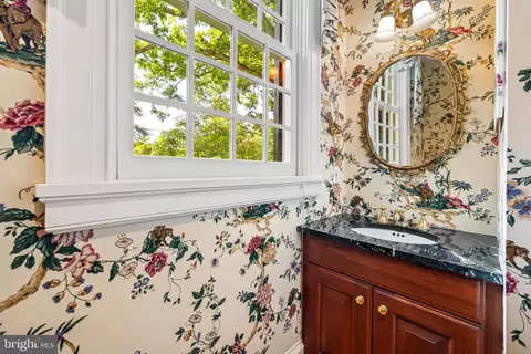 Bath - 508 Hampton Ln, Towson, MD 21286 photo 1 of 6
