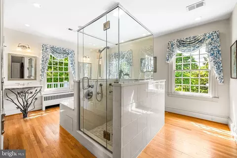 Bath - 508 Hampton Ln, Towson, MD 21286 photo 2 of 6