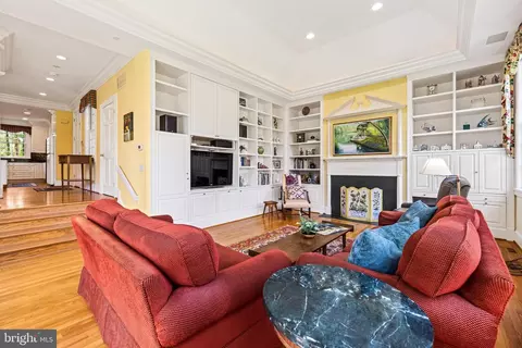 Living - 508 Hampton Ln, Towson, MD 21286 photo 8 of 8