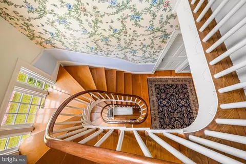 Entry Way - 508 Hampton Ln, Towson, MD 21286 photo 7 of 7