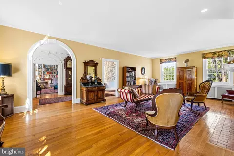 Living - 508 Hampton Ln, Towson, MD 21286 photo 4 of 8