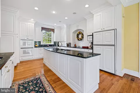Kitchen - 508 Hampton Ln, Towson, MD 21286 photo 4 of 6