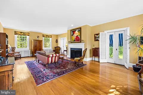Living - 508 Hampton Ln, Towson, MD 21286 photo 1 of 8