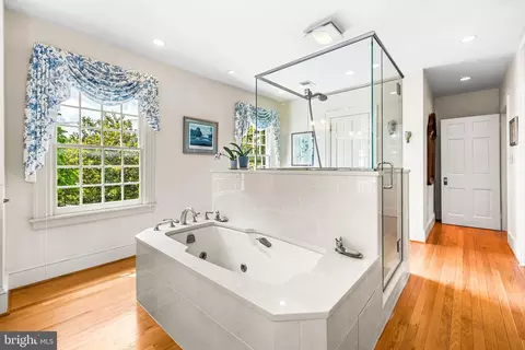 Bath - 508 Hampton Ln, Towson, MD 21286 photo 4 of 6