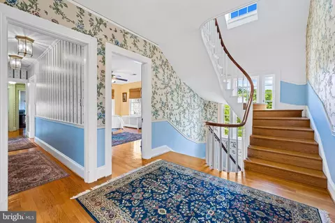 Entry Way - 508 Hampton Ln, Towson, MD 21286 photo 6 of 7