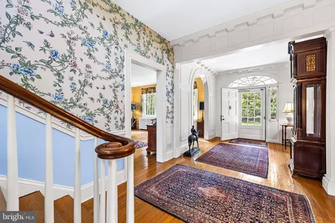 Entry Way - 508 Hampton Ln, Towson, MD 21286 photo 1 of 7