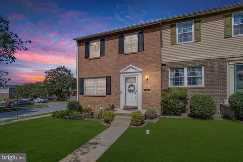 2 Summit Green Ct, Cockeysville, MD 21030
