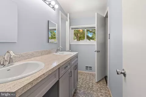 2411 Lightfoot Dr, Baltimore, MD 21209 photo 21