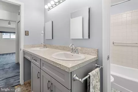 2411 Lightfoot Dr, Baltimore, MD 21209 photo 20