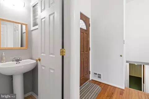 2411 Lightfoot Dr, Baltimore, MD 21209 photo 16
