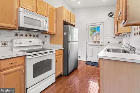 2411 Lightfoot Dr, Baltimore, MD 21209 photo 11
