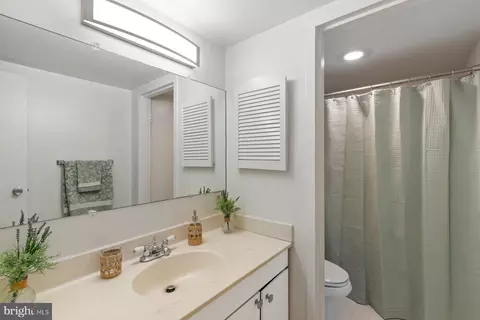 Bath - 205 E Joppa Rd #1608, Towson, MD 21286 photo 1 of 4