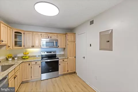 Kitchen - 205 E Joppa Rd #1608, Towson, MD 21286 photo 1 of 3
