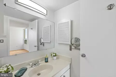 Bath - 205 E Joppa Rd #1608, Towson, MD 21286 photo 3 of 4