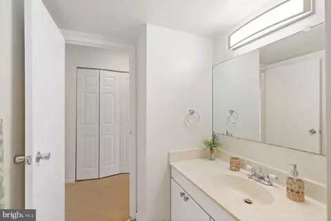Bath - 205 E Joppa Rd #1608, Towson, MD 21286 photo 2 of 4