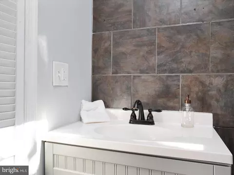 Bath - 1119 Overbrook Rd, Baltimore, MD 21239 photo 1 of 4