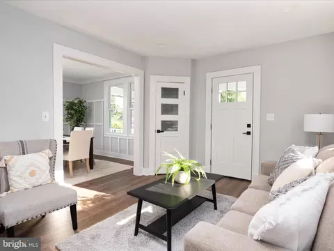 Entry Way - 1119 Overbrook Rd, Baltimore, MD 21239 photo 2 of 5