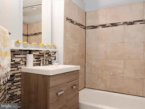 Bath - 1119 Overbrook Rd, Baltimore, MD 21239 photo 2 of 4