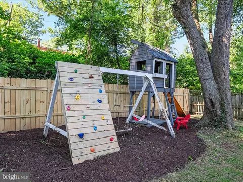 Exterior - 1119 Overbrook Rd, Baltimore, MD 21239 photo 21 of 23