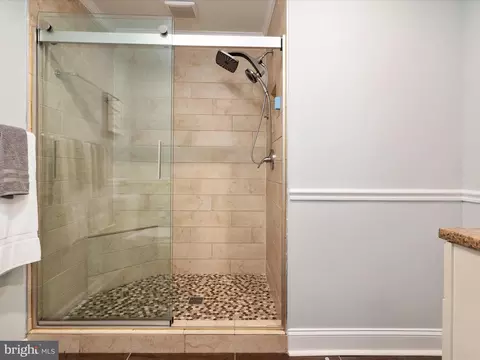 Bath - 1119 Overbrook Rd, Baltimore, MD 21239 photo 3 of 4