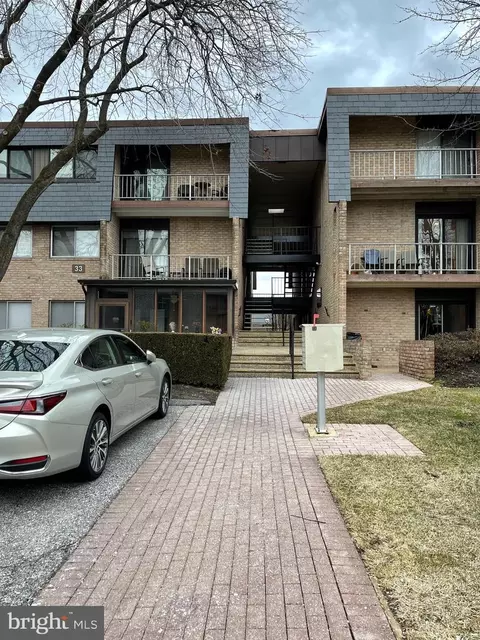 33 Stonehenge Cir #33-6, Pikesville, MD 21208