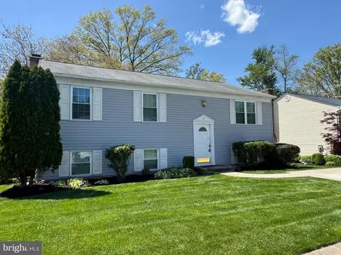 8 Ratna Ct, Perry Hall, MD 21128