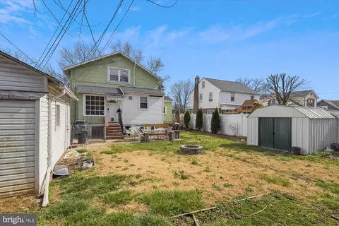 Exterior - 4402 Highview Ave, Baltimore, MD 21229 photo 2 of 4