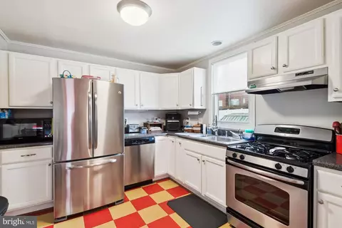 Kitchen - 4402 Highview Ave, Baltimore, MD 21229 photo 2 of 3