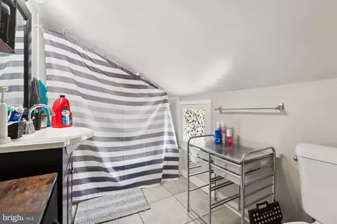 Bath - 4402 Highview Ave, Baltimore, MD 21229 photo 2 of 2