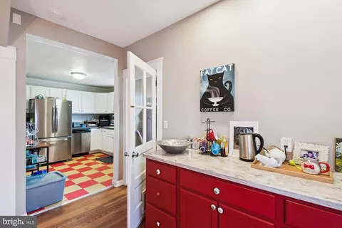 Entry Way - 4402 Highview Ave, Baltimore, MD 21229 photo 3 of 6