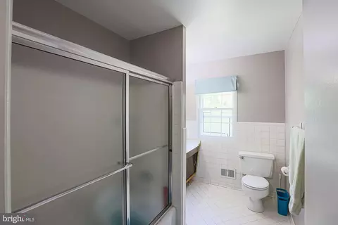 Bath - 2518 Willow Glen Dr, Baltimore, MD 21209 photo 5 of 5