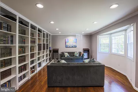 Living - 2518 Willow Glen Dr, Baltimore, MD 21209 photo 2 of 3